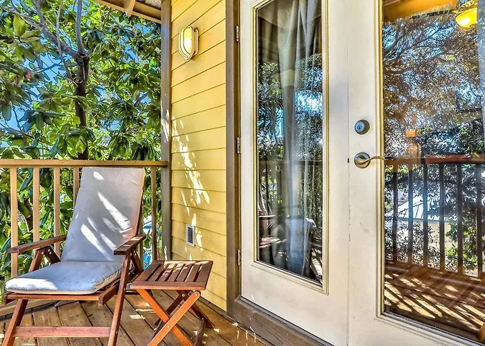 Beachy Beach Cottage